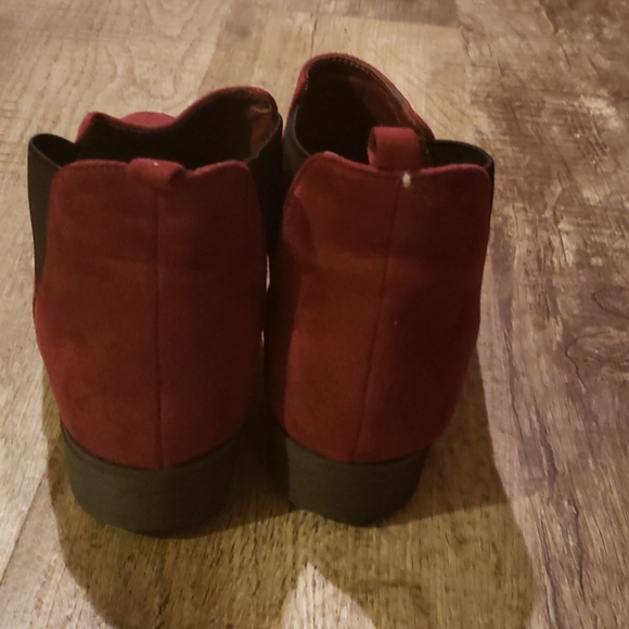Red boots - Picture 3 of 6